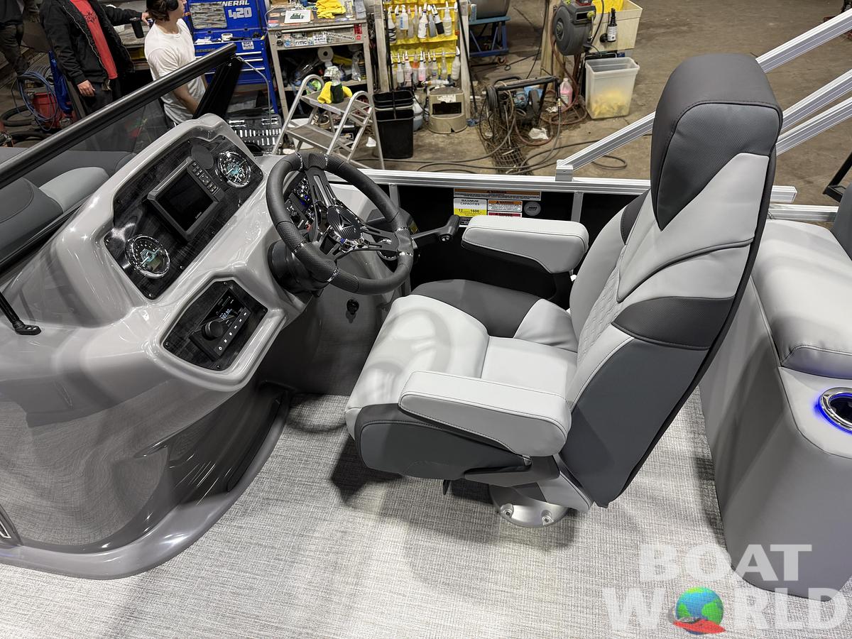 2026 Tahoe Pontoons LTZ 2385 Elite Windshield Tritoon