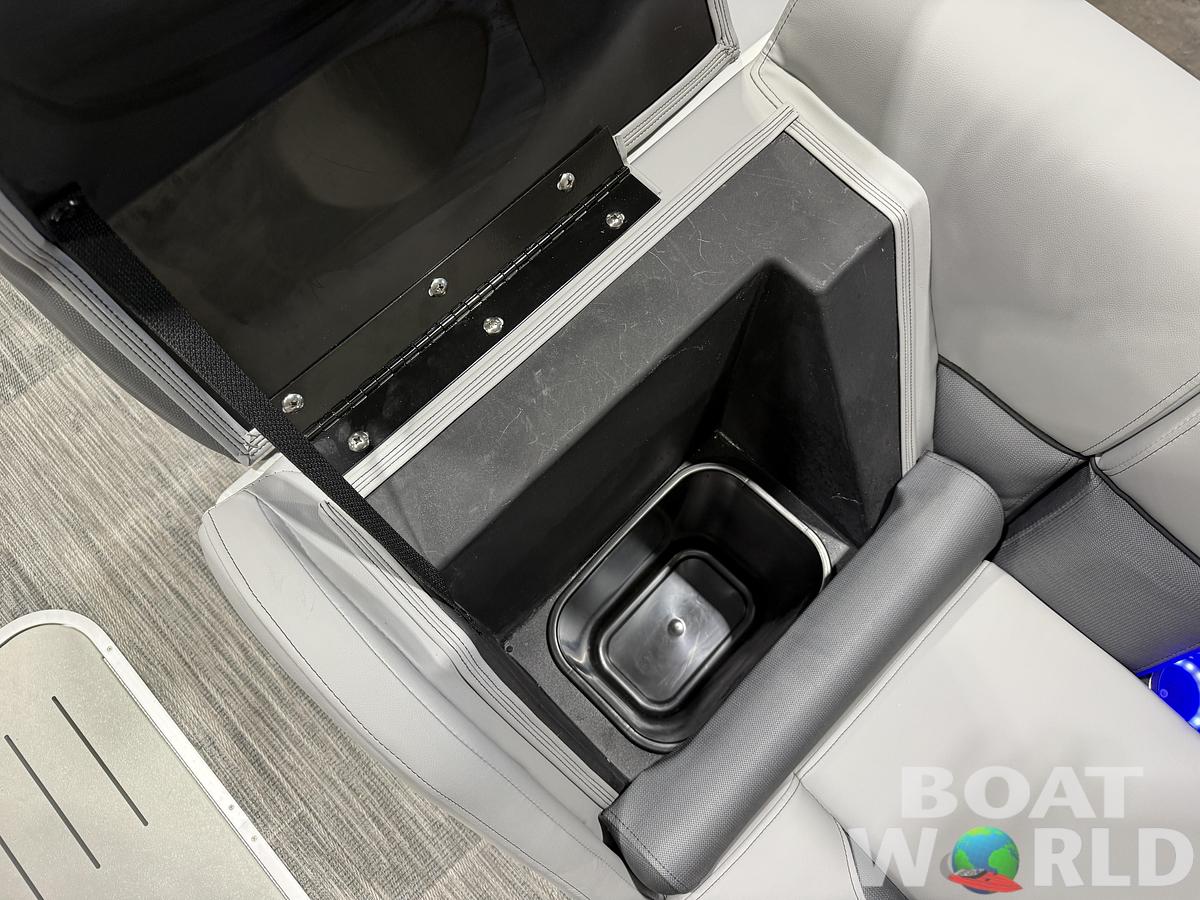 2026 Bentley Pontoons Legacy 223 Navigator Quad Lounge Tritoon