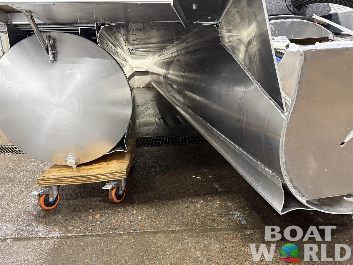 2026 Tahoe Pontoons Sport 2385 Swingback (VRB) Tritoon 