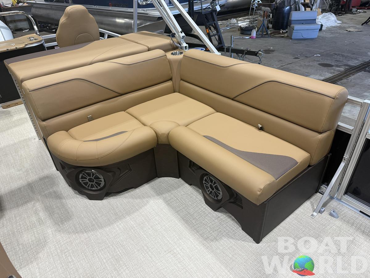 2027 Tahoe Sport Rear Fish 2385 & 4-Stroke $39995