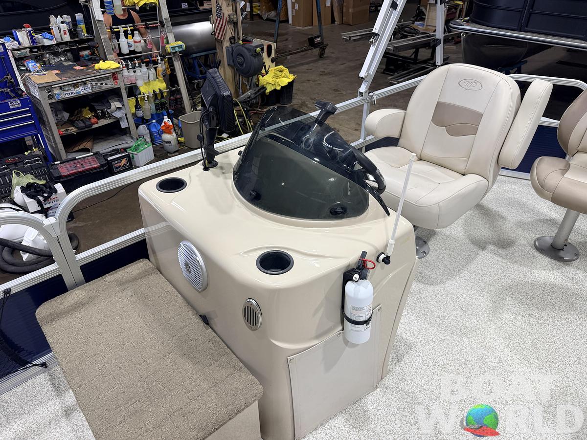 Used 2017 Montego Bay 8518 4-PT & 40HP Honda 4Stroke -$18,995