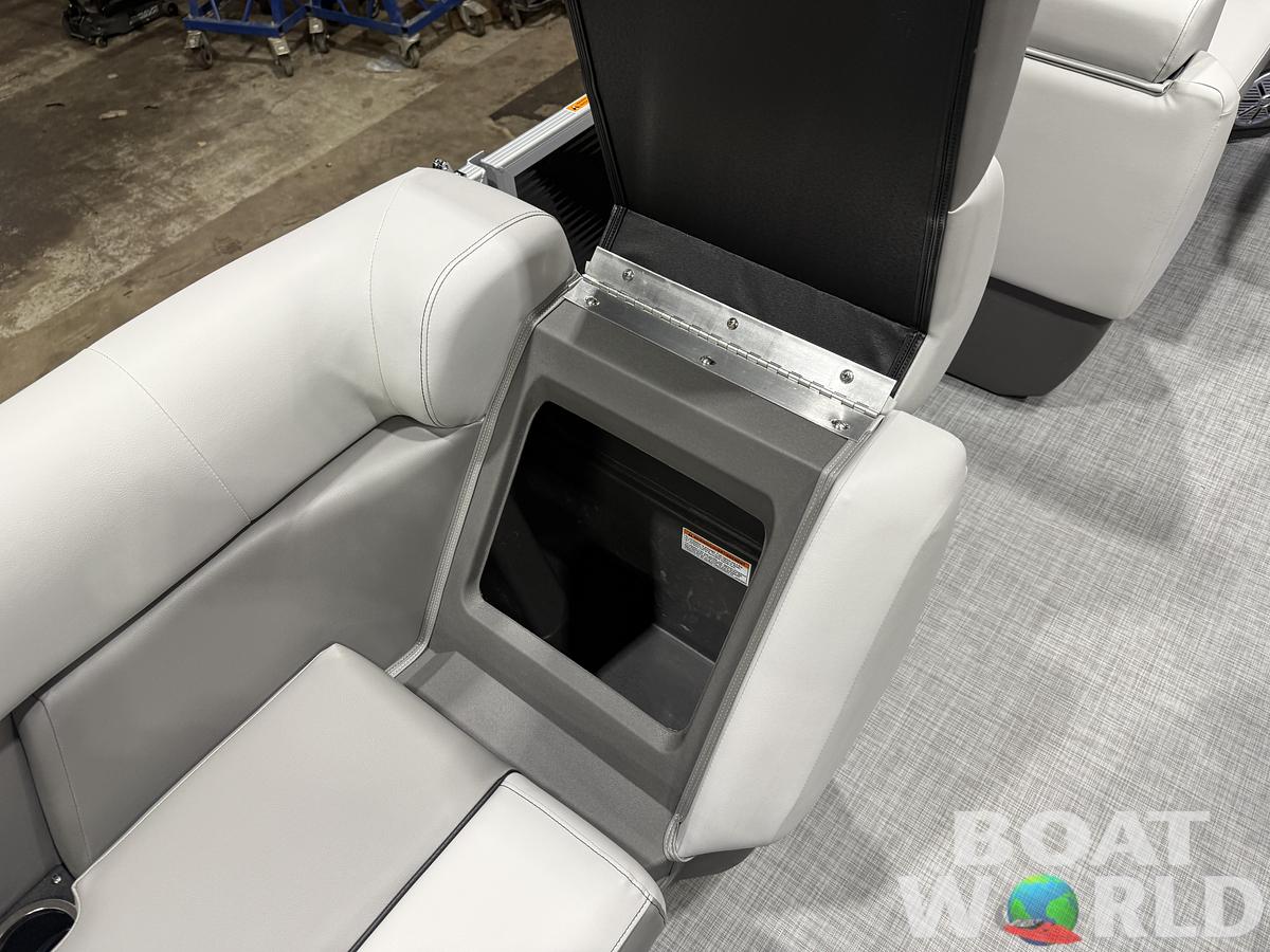 2026 Princecraft Vectra 23 RL Long Lounge Swingback Tritoon 