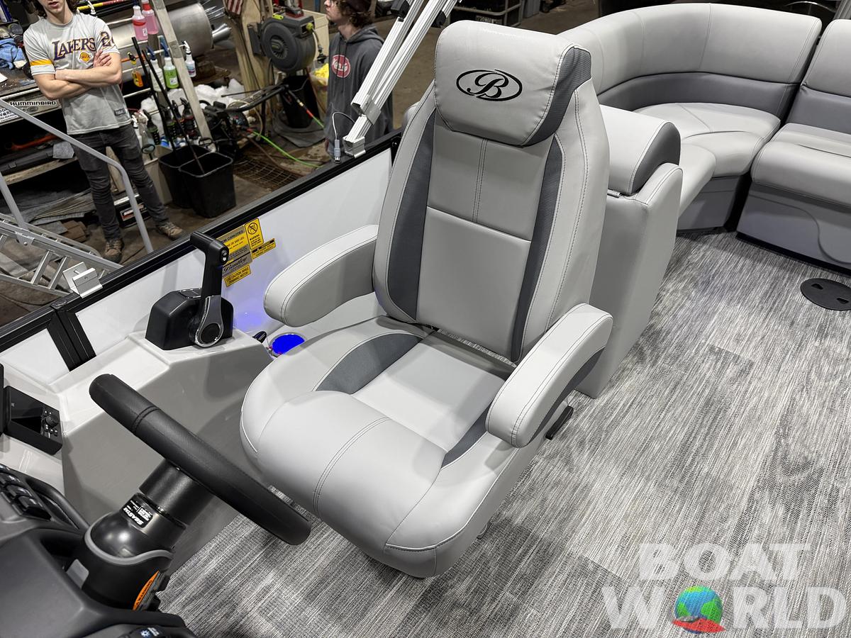 2026 Bentley Pontoons Legacy 223 Navigator Quad Lounge Tritoon