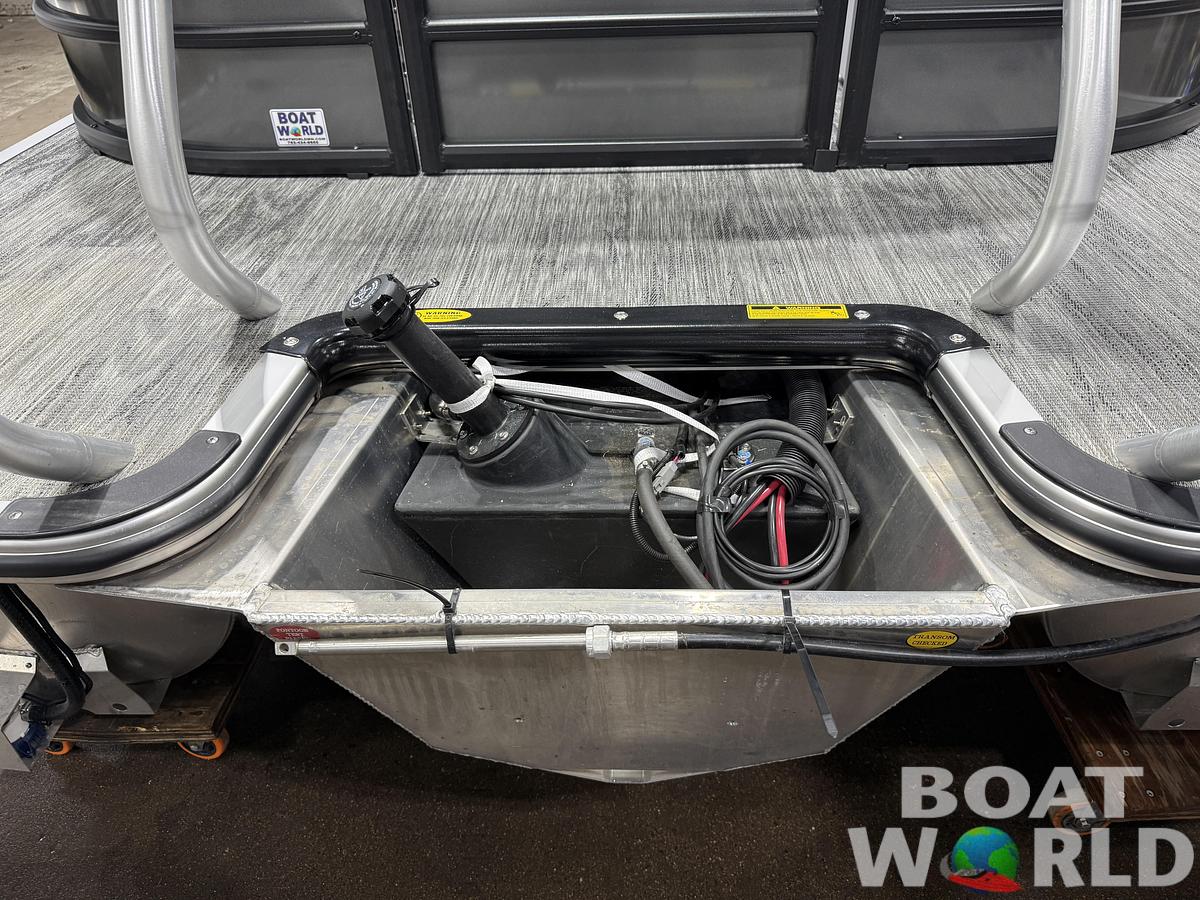 2026 Bentley Pontoons Legacy 220 Navigator DL Quad Lounge