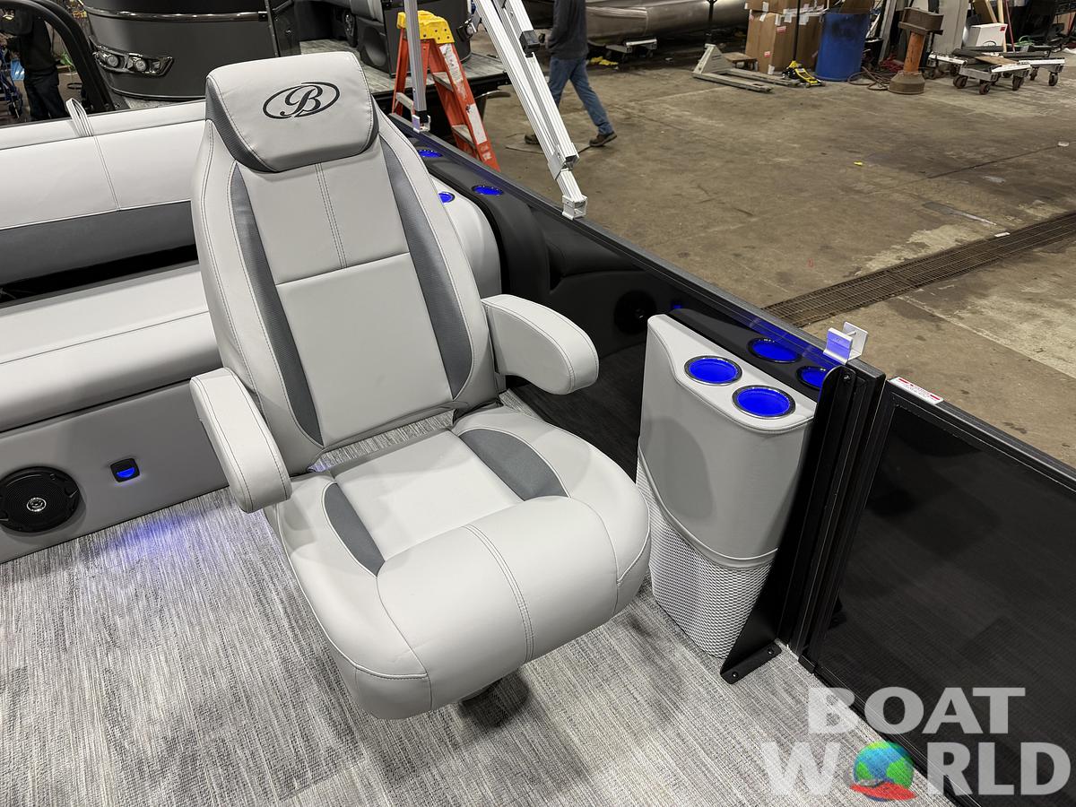 2026 Bentley Pontoons Legacy 220 Swingback