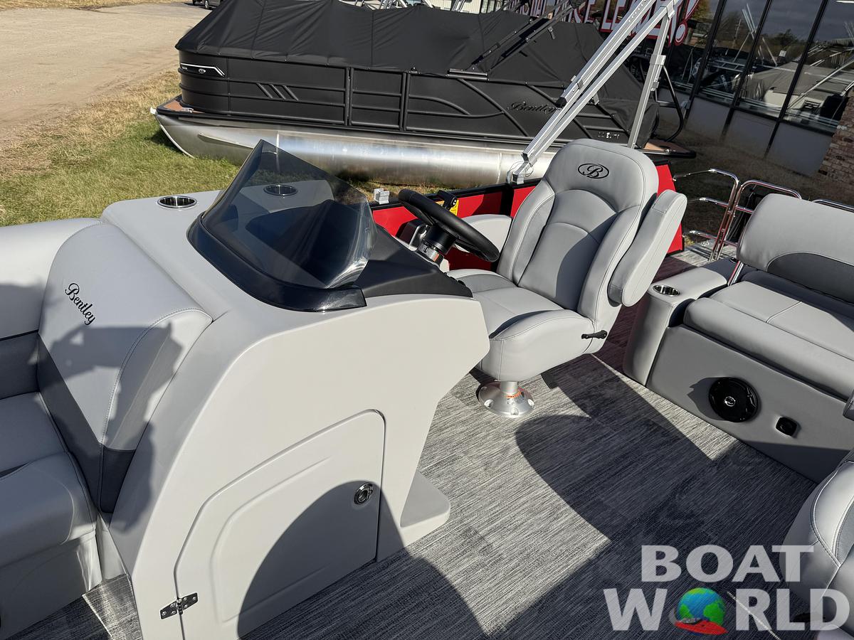 2026 Bentley Pontoons Legacy 200 Swingback