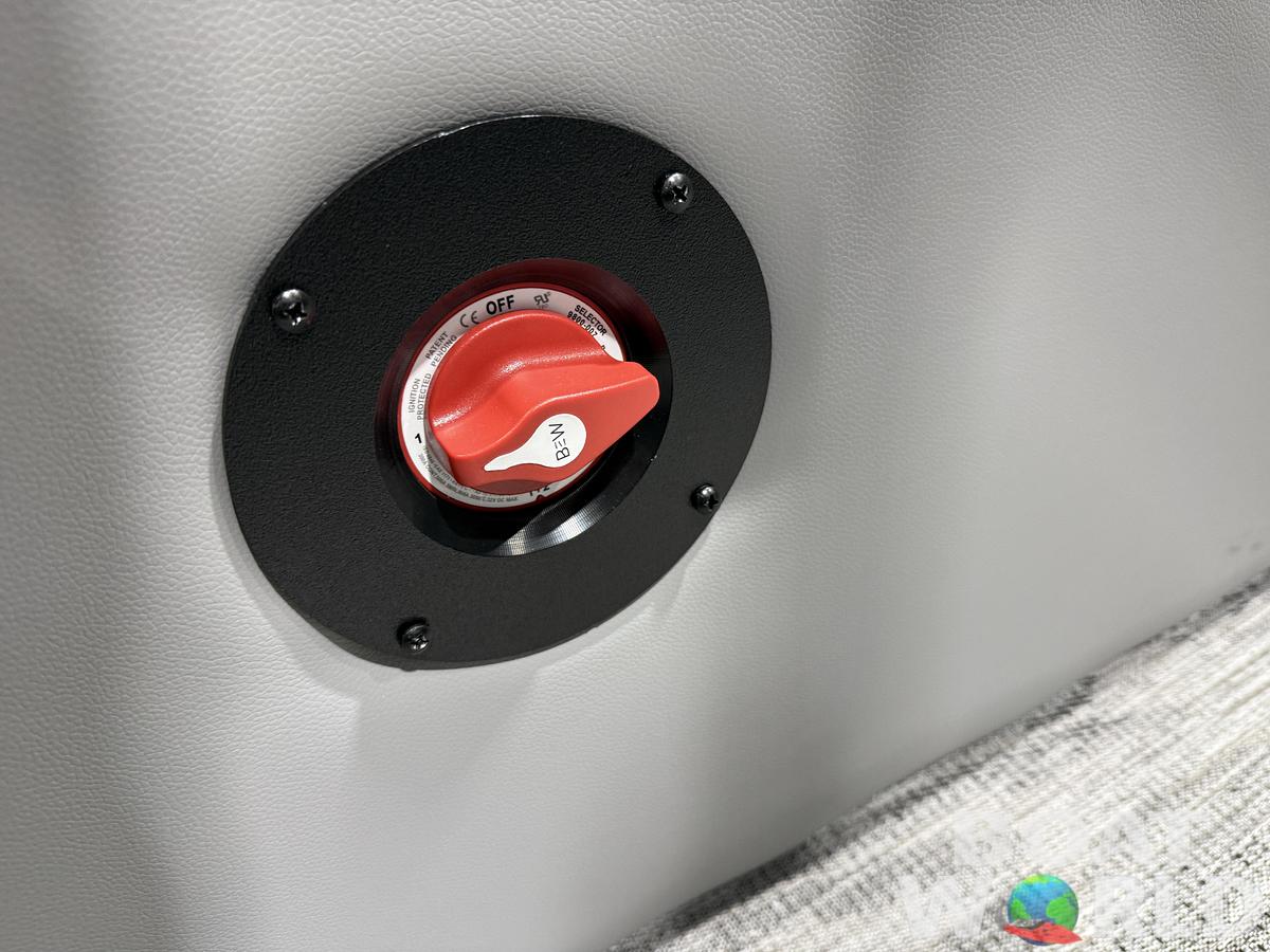 2026 Bentley Pontoons Legacy 220 Swingback 