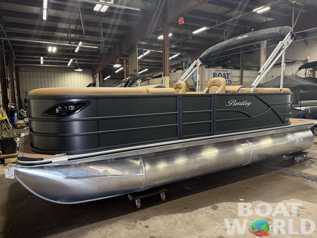 2026 Bentley Legacy 200 Navigator Quad Lounge $34995