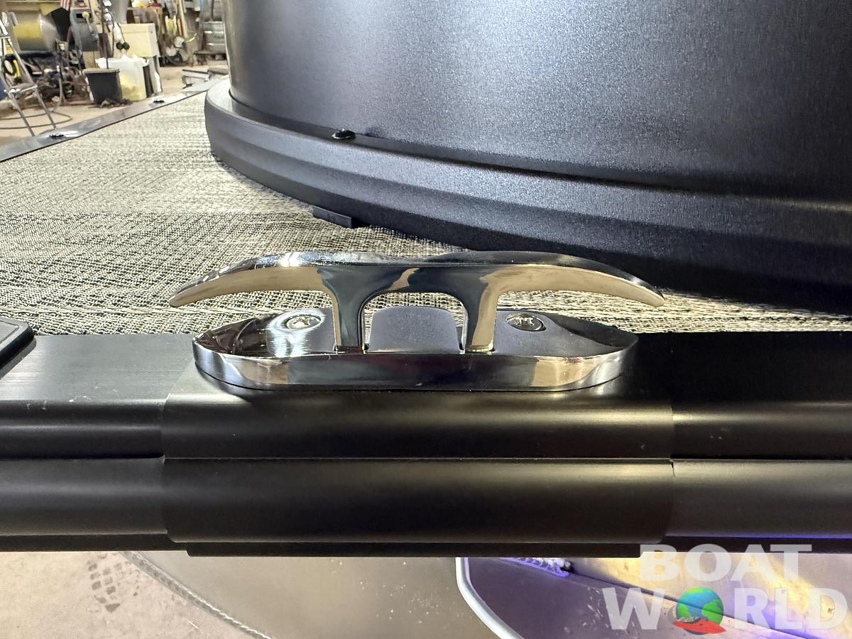 2026 Bentley Pontoons Elite 223 Swingback Tritoon