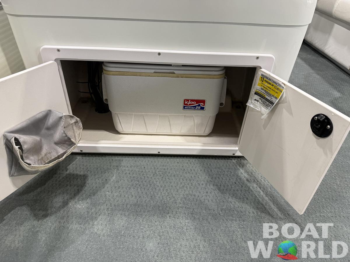 Used 2003 Weeres 200 SunTanner & 60HP Johnson 4Stroke -$11,995