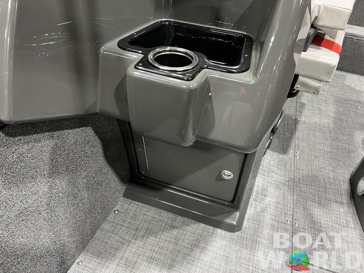 2026 Princecraft Ventura 230 WRL Swingback Deckboat