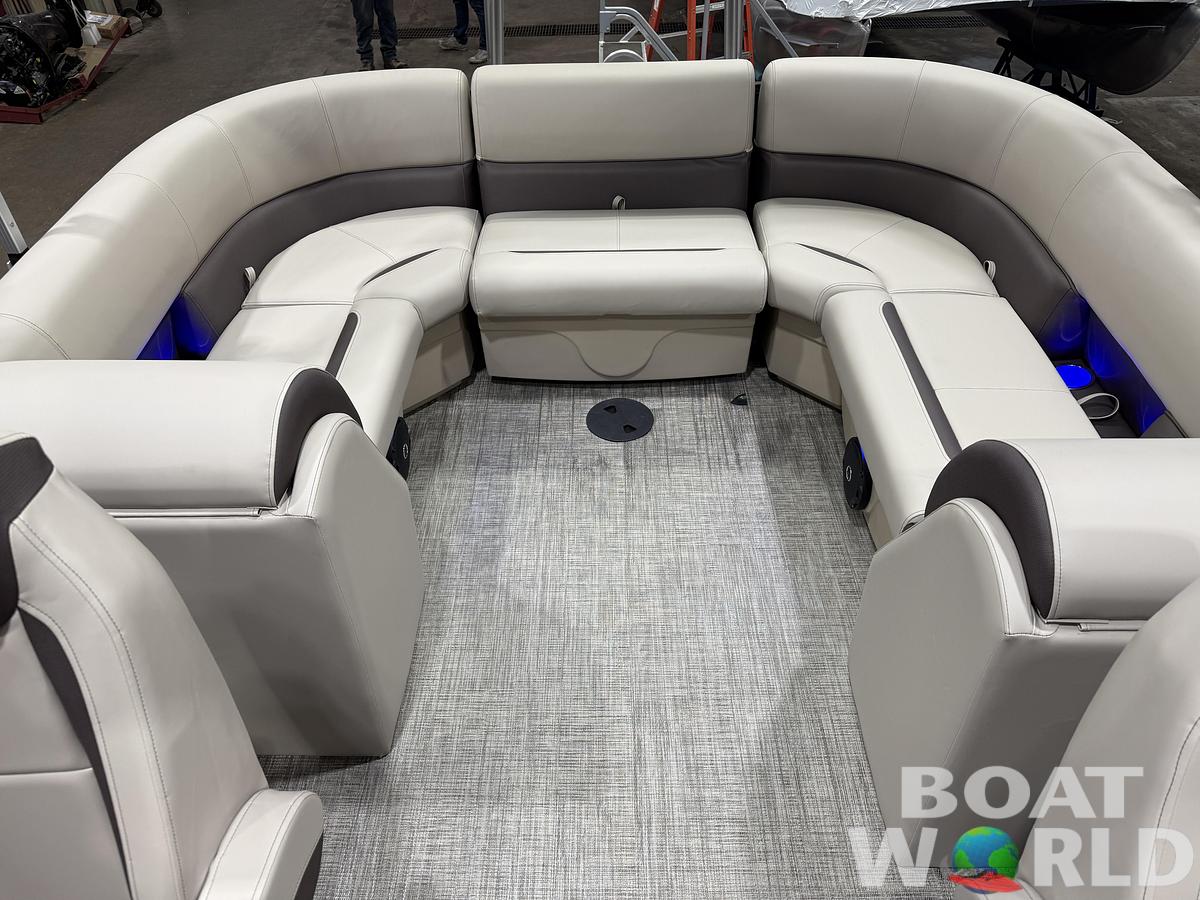 2026 Bentley Pontoons Legacy 223 Navigator Quad Lounge Tritoon