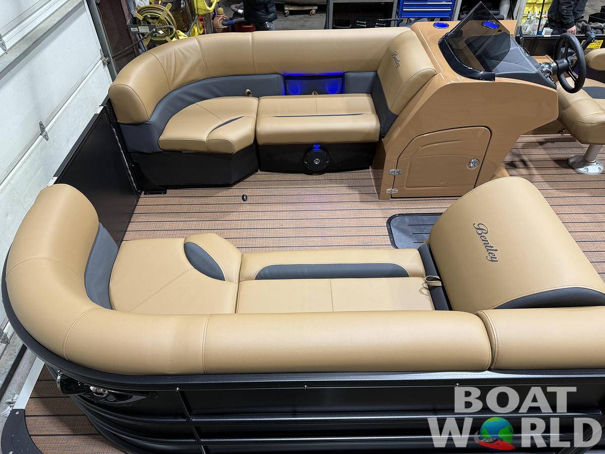 2026 Bentley Pontoons Legacy 223 Swingback Tritoon 