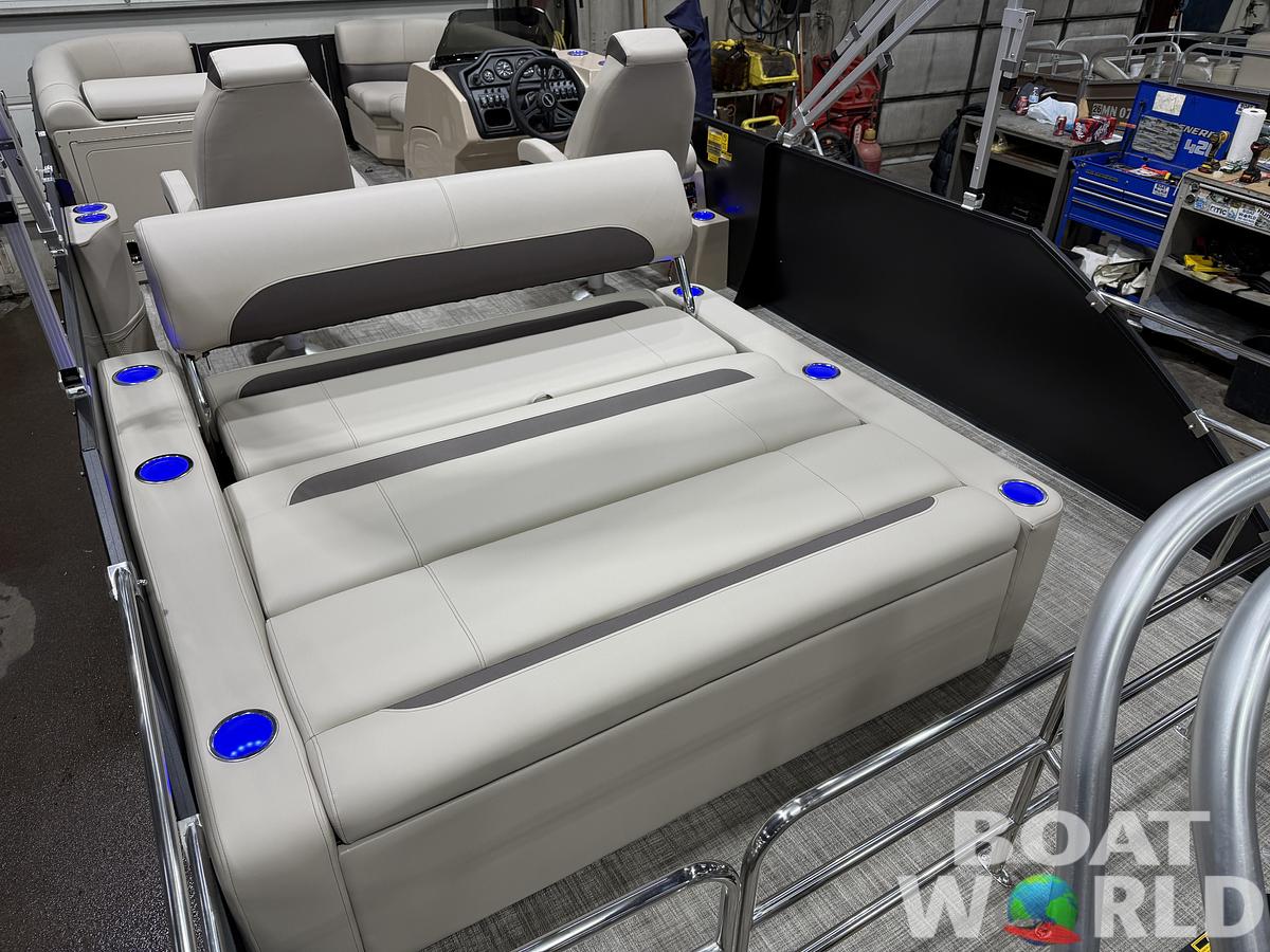 2026 Bentley Pontoons Legacy 220 Swingback 