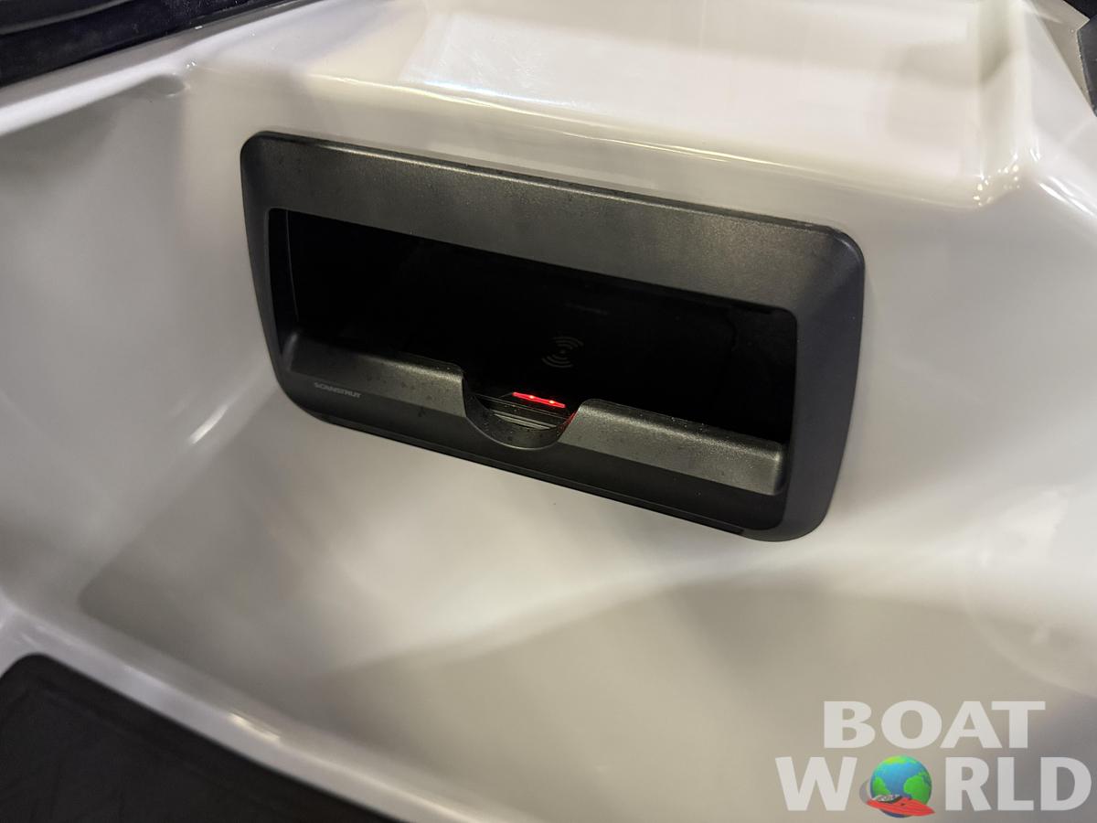 2026 Bentley Pontoons Elite 223 Swingback Tritoon