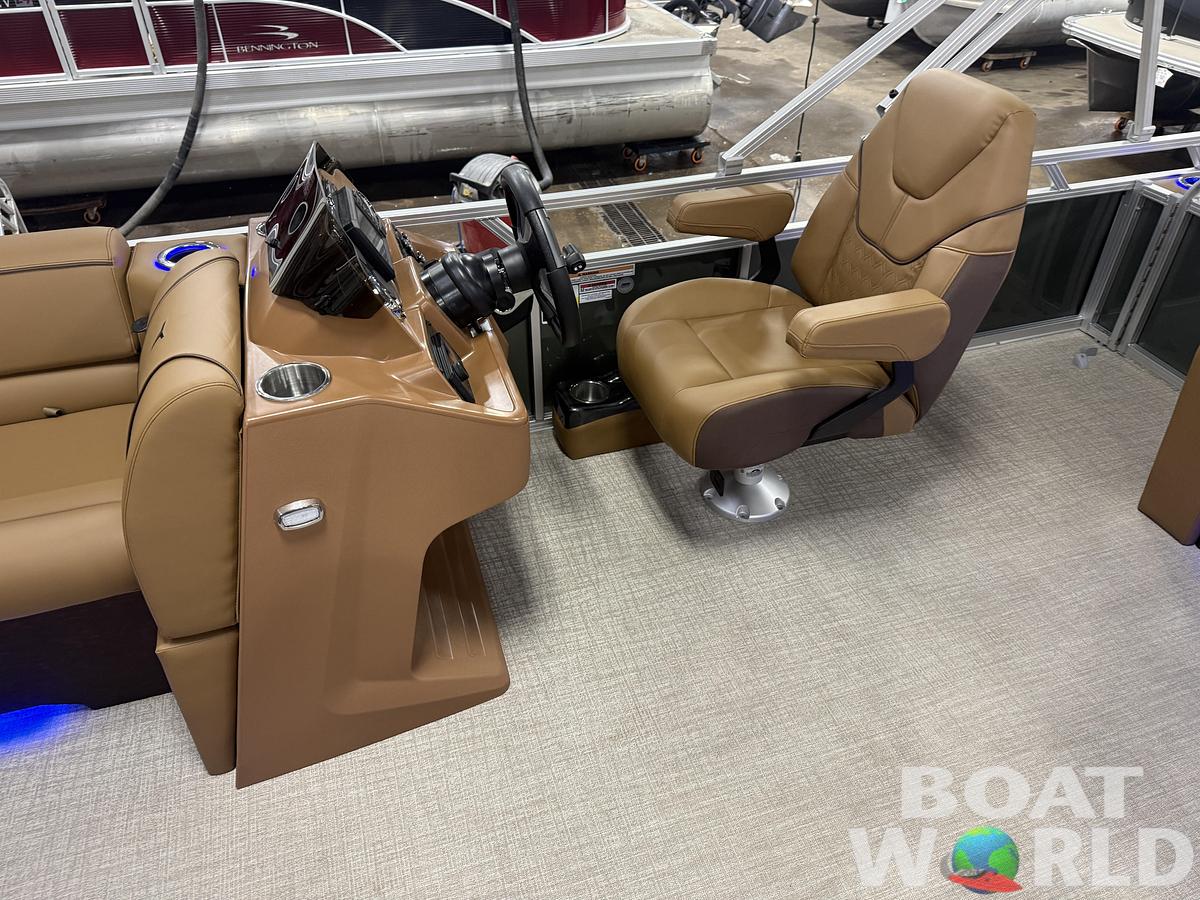 2026 Tahoe Sport 2385 Swingback (VRB) Tritoon