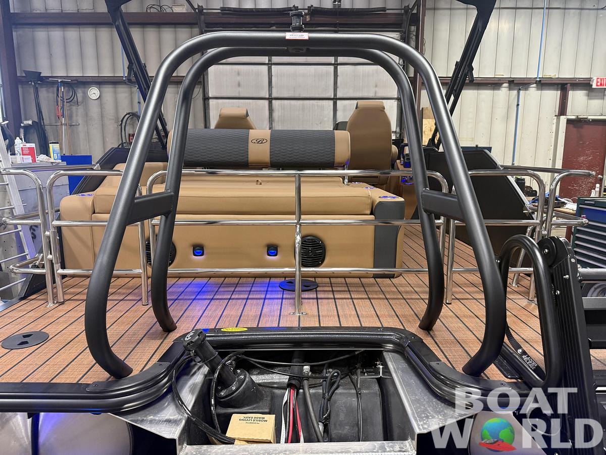 2026 Bentley Pontoons Elite 223 Swingback Tritoon