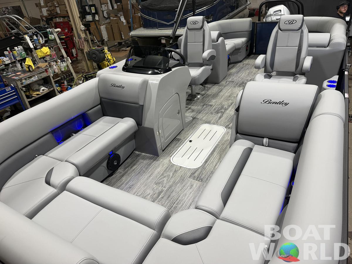2026 Bentley 223 Navigator Quad Lounge Tritoon $50995