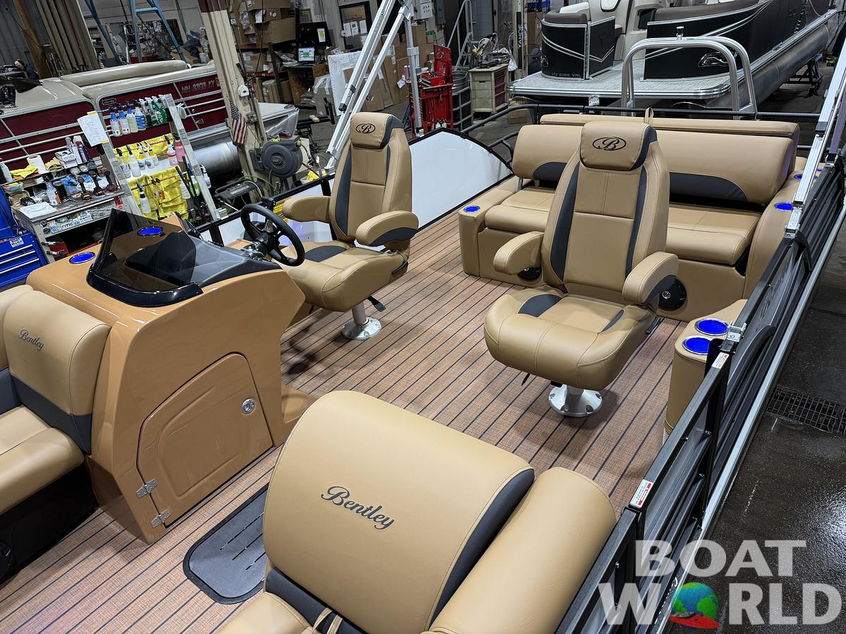 2026 Bentley Pontoons Legacy 223 Swingback Tritoon 