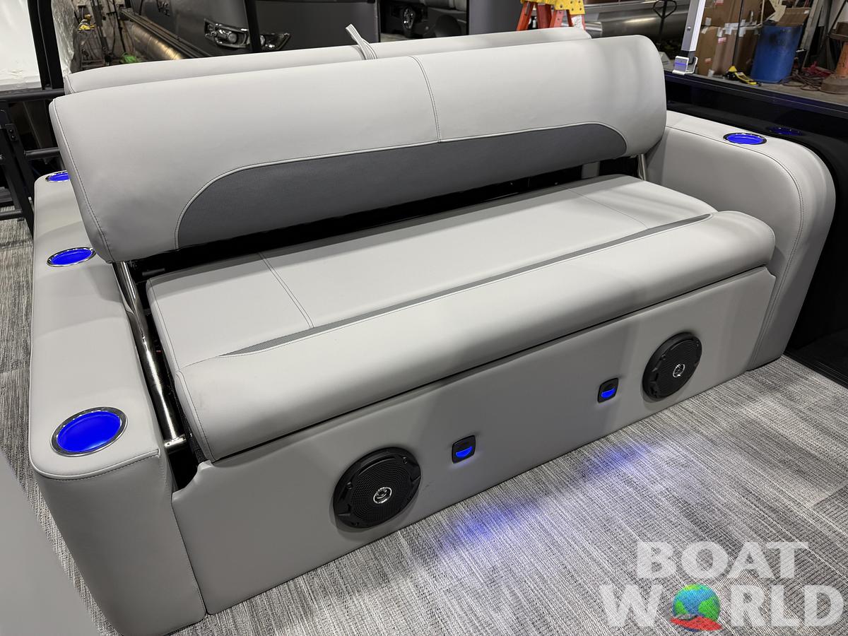 2026 Bentley Pontoons Legacy 220 Swingback