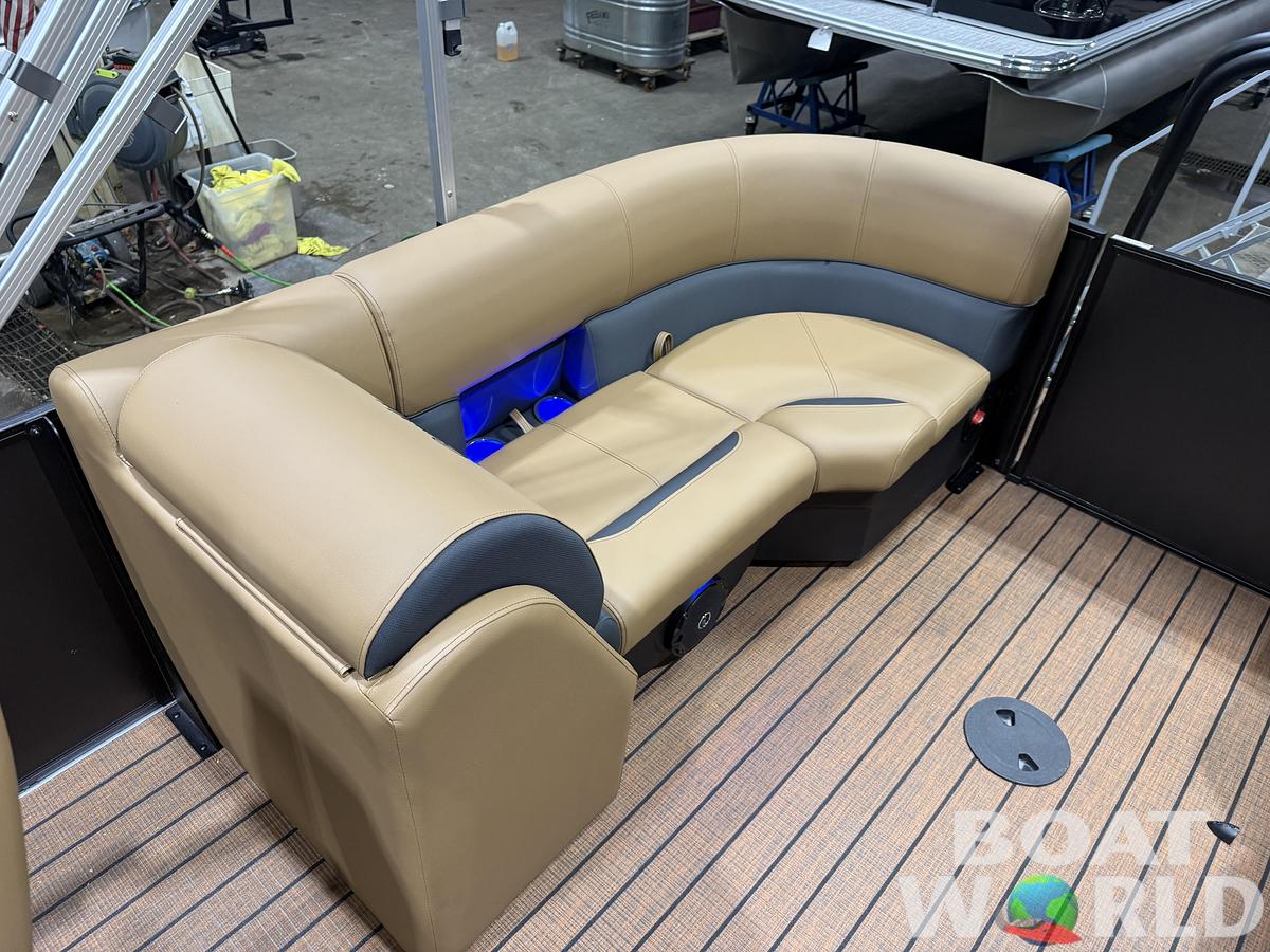 2026 Bentley Legacy 220 Navigator DL Quad Lounge $42995