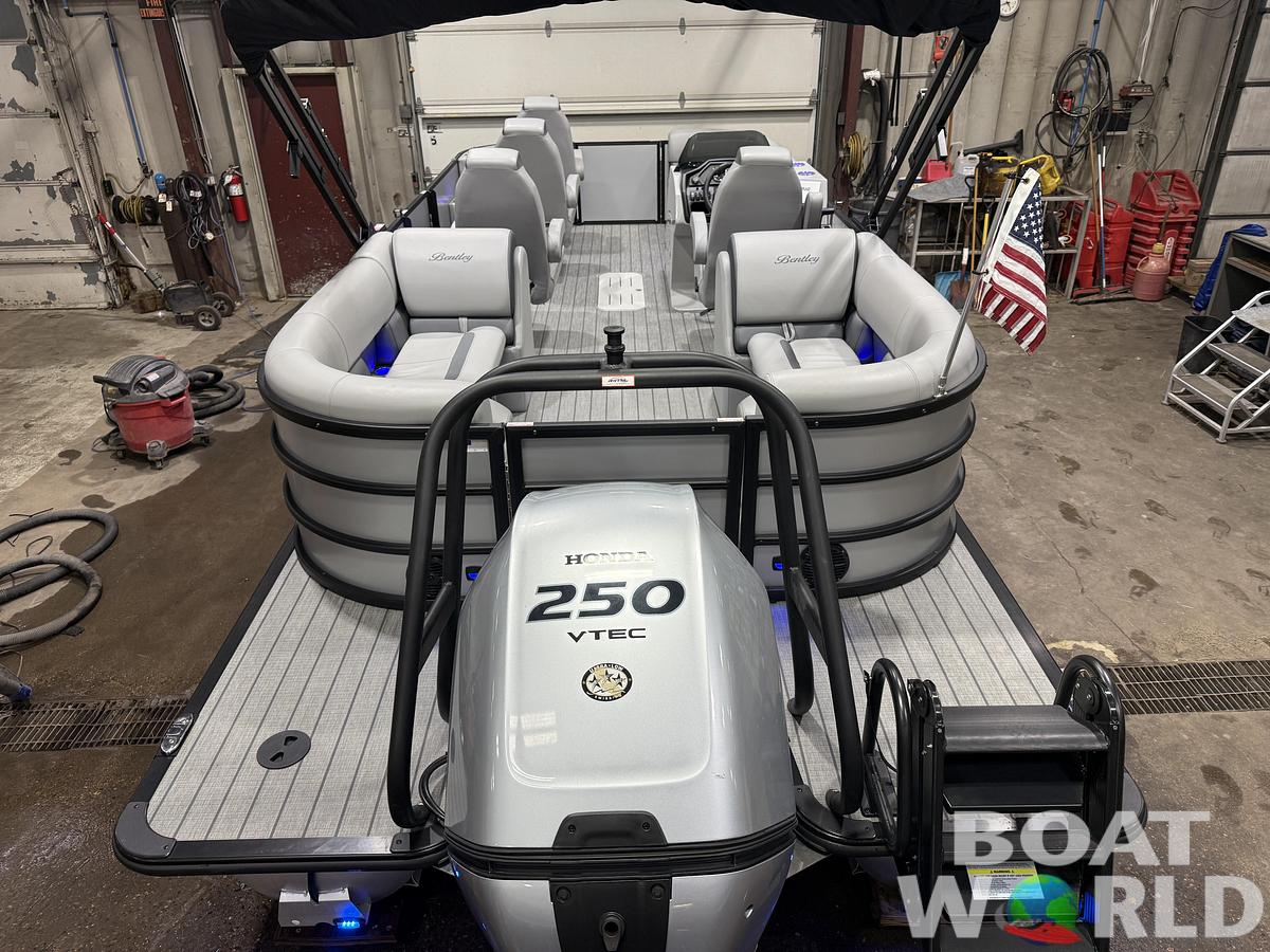 Used 2026 Bentley Pontoons Legacy 223 DL Quad Lounge Tritoon & 250HP