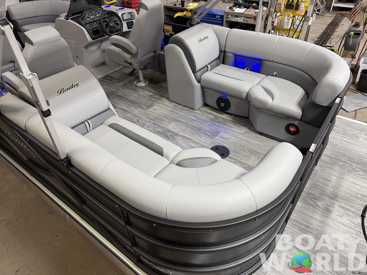 2025 Bentley Pontoons Legacy 223 Navigator Quad Lounge Tritoon & Honda 4-Stroke EFI