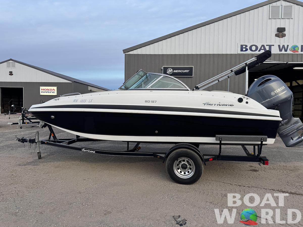 Used 2019 Hurricane SunDeck 187 with 150HP Yamaha Fourstroke EFI Outboard