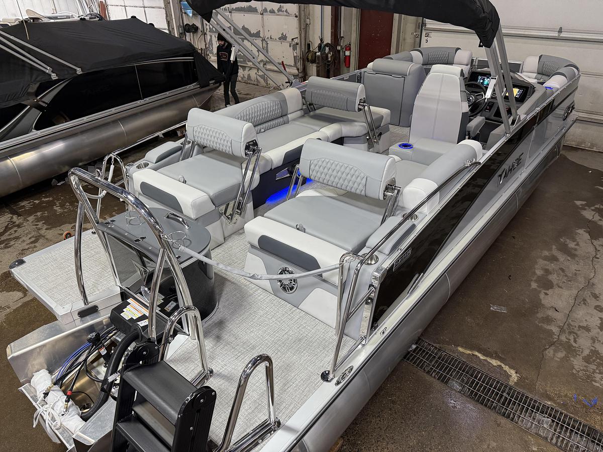 2025 Tahoe Pontoons Cascade 2385 Quad Lounge Shift Tritoon & 225HP 4-Stroke