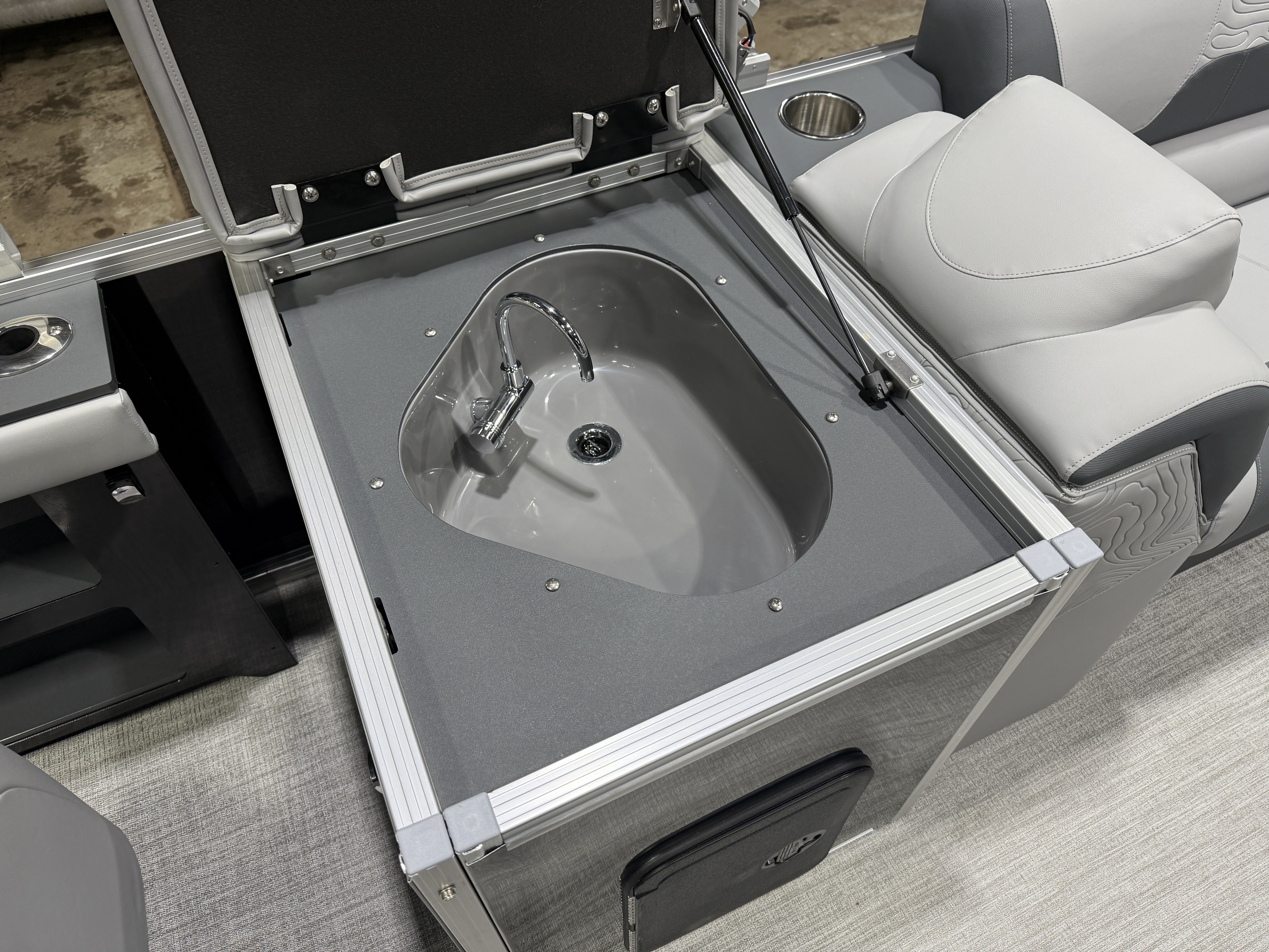 2026 Tahoe Pontoons GEOfish 2385 Rear Fish 