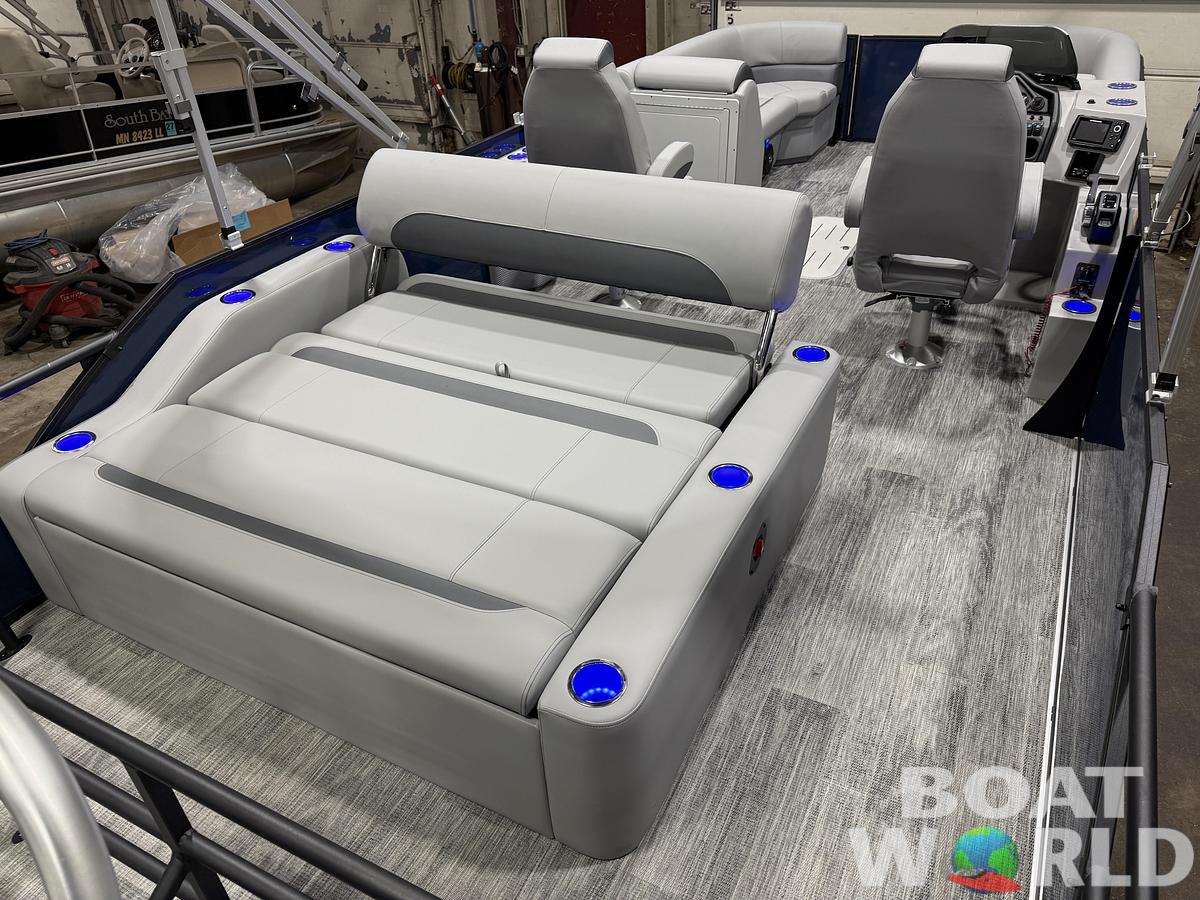 2026 Bentley Pontoons Legacy 223 Swingback Tritoon 