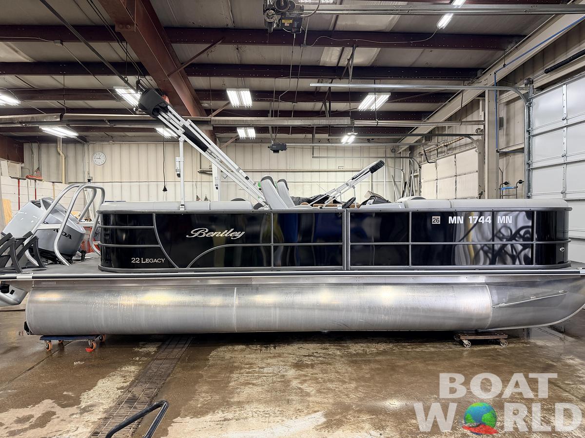 Used 2024 Bentley Legacy 223 150HP Navigator Tritoon - $47995
