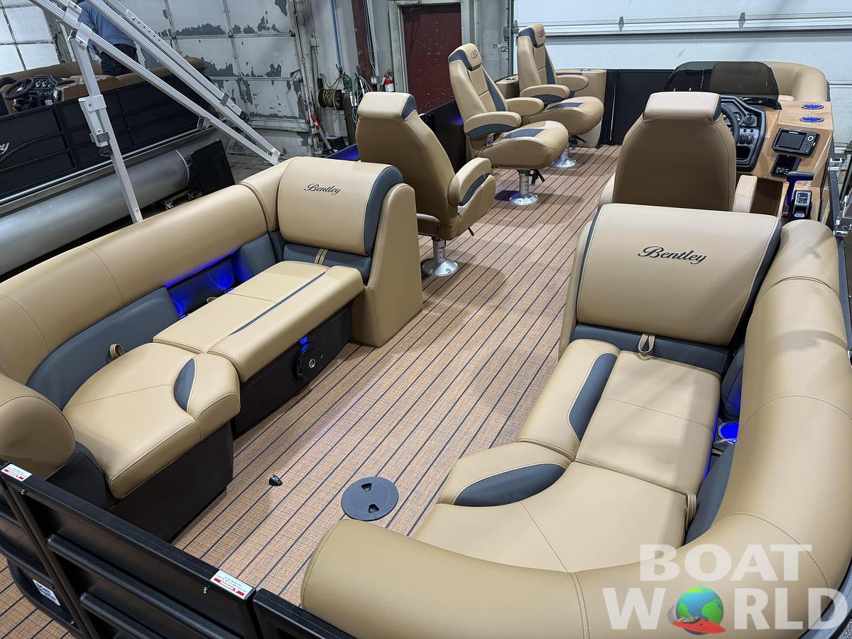 2026 Bentley Legacy 220 Navigator DL Quad Lounge $42995