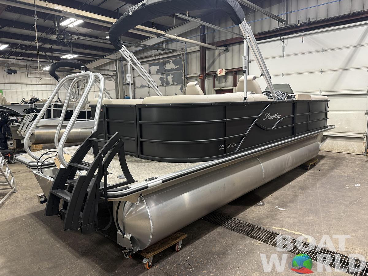 2026 Bentley Pontoons Legacy 223 Navigator Quad Lounge Tritoon