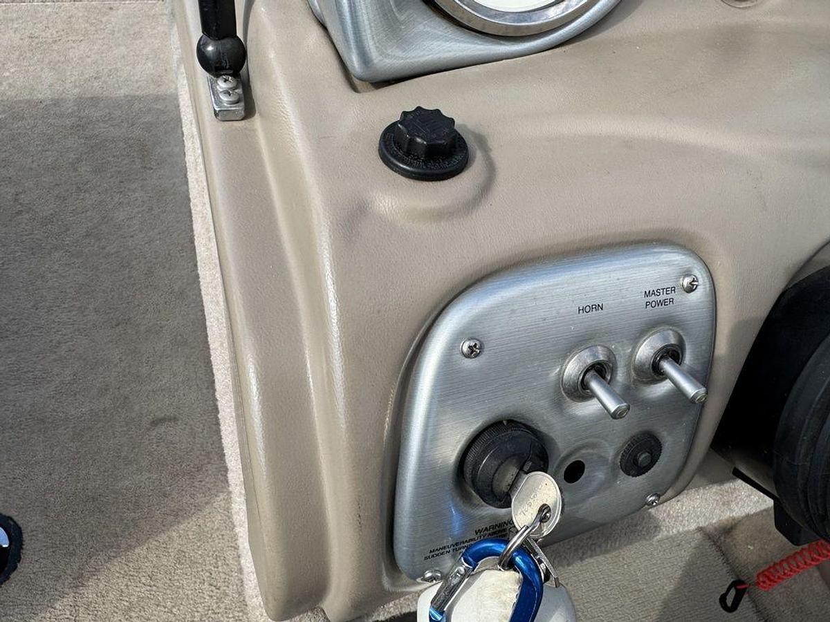 Used 2010 Smoker Craft Pro Mag 182