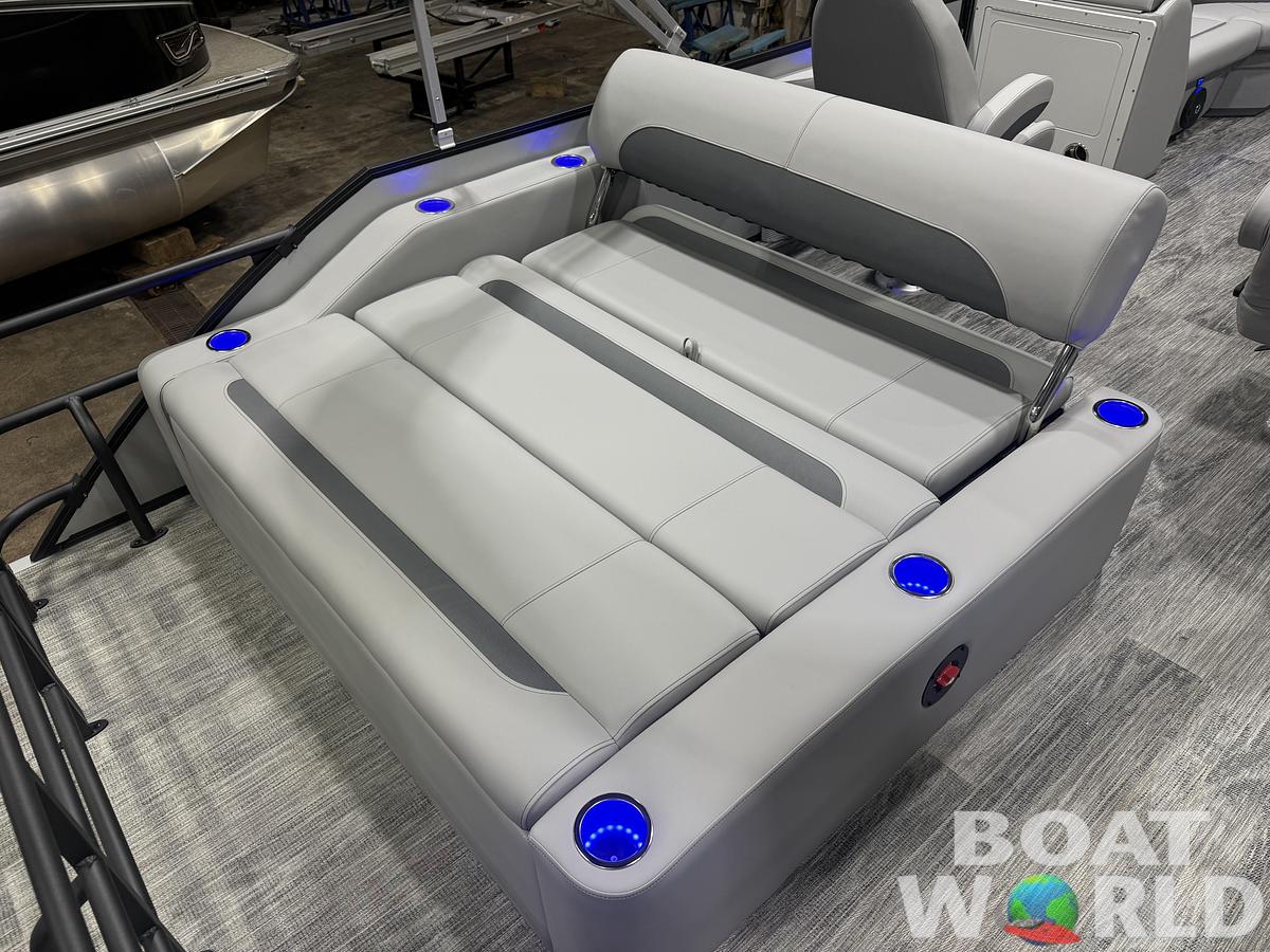 2026 Bentley Pontoons Legacy 220 Swingback 