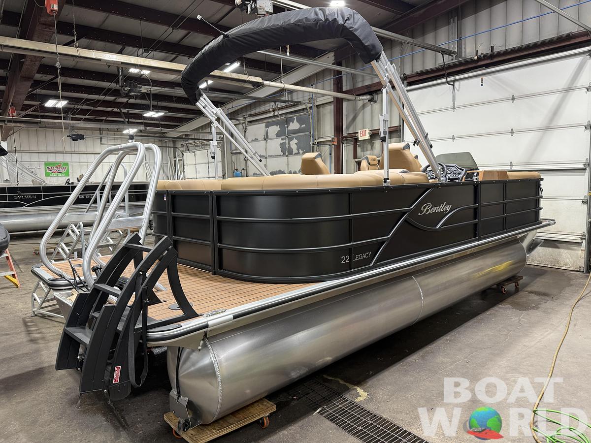 2026 Bentley Pontoons Legacy 223 Navigator DL Quad Lounge Tritoon 
