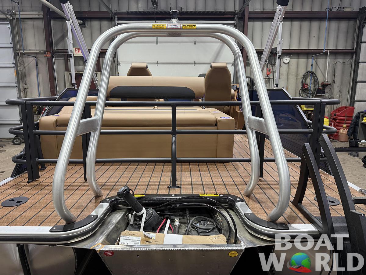 2026 Bentley Legacy 223 Swingback Tritoon $52995