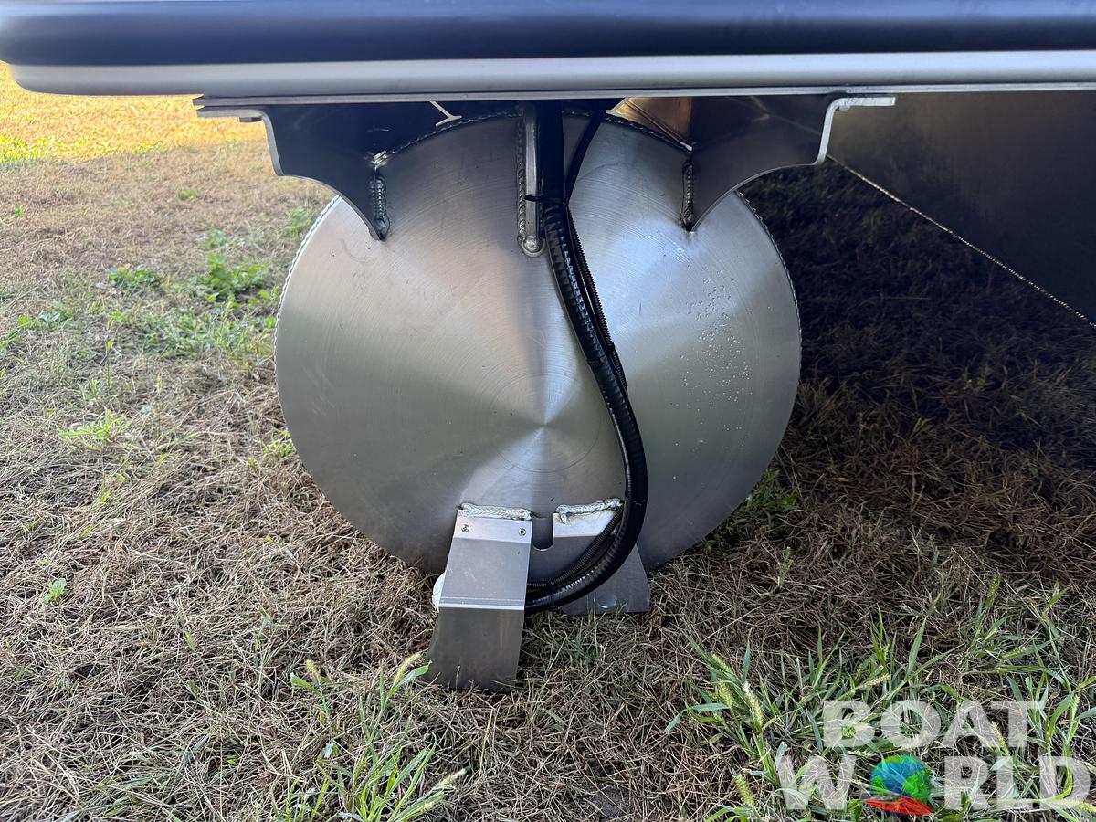 2026 Bentley Pontoons Legacy 220 Navigator DL Quad Lounge