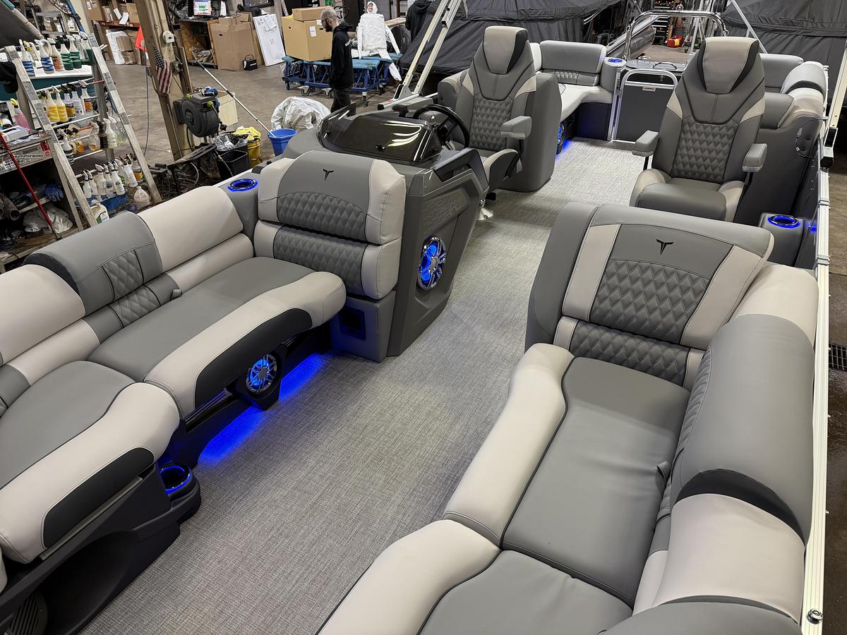 2025 Tahoe Pontoons Cascade 2385 Quad Lounge Tritoon & 225HP 4-Stroke