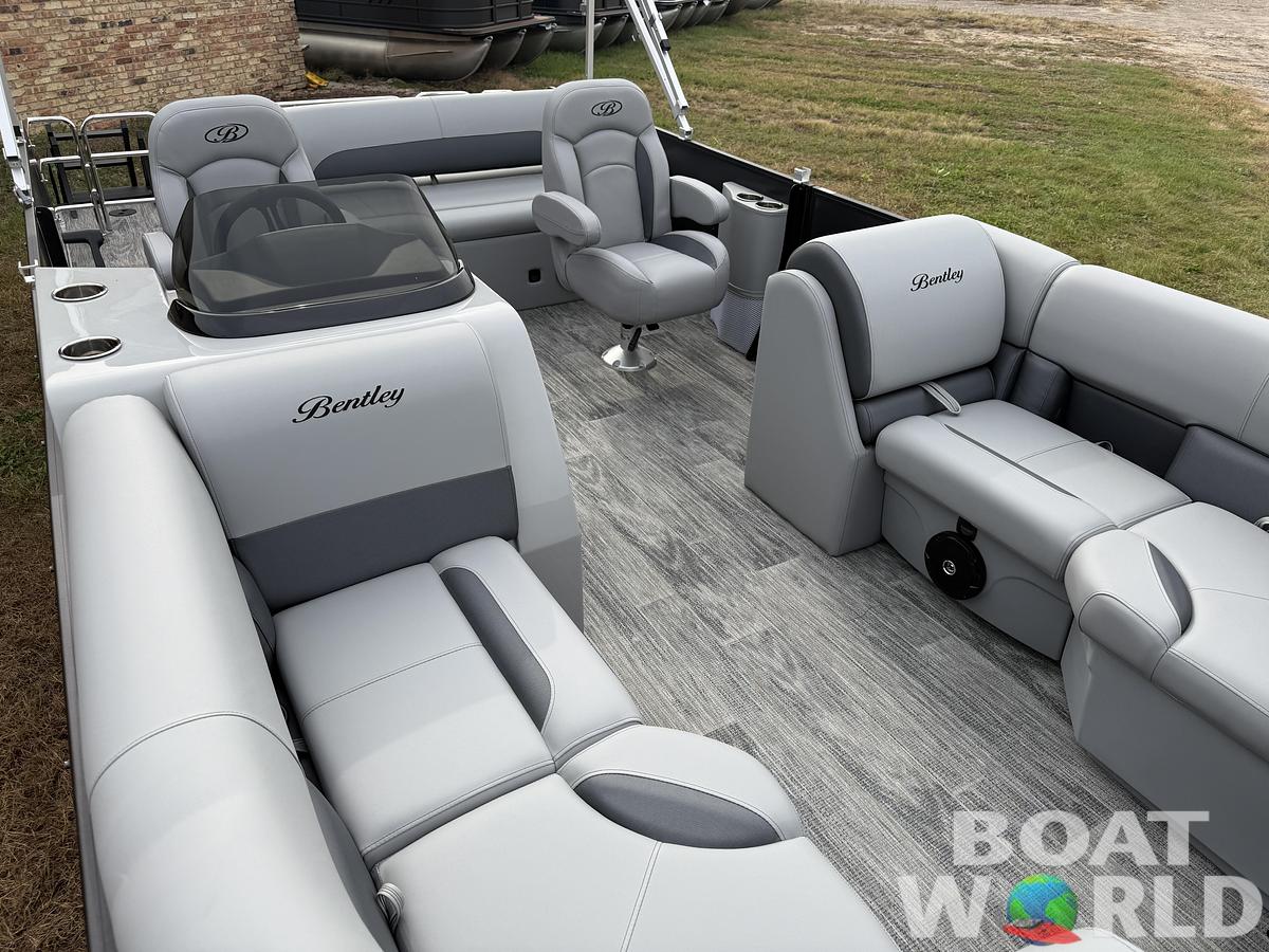 2025 Bentley Pontoons Legacy 200 Swingback