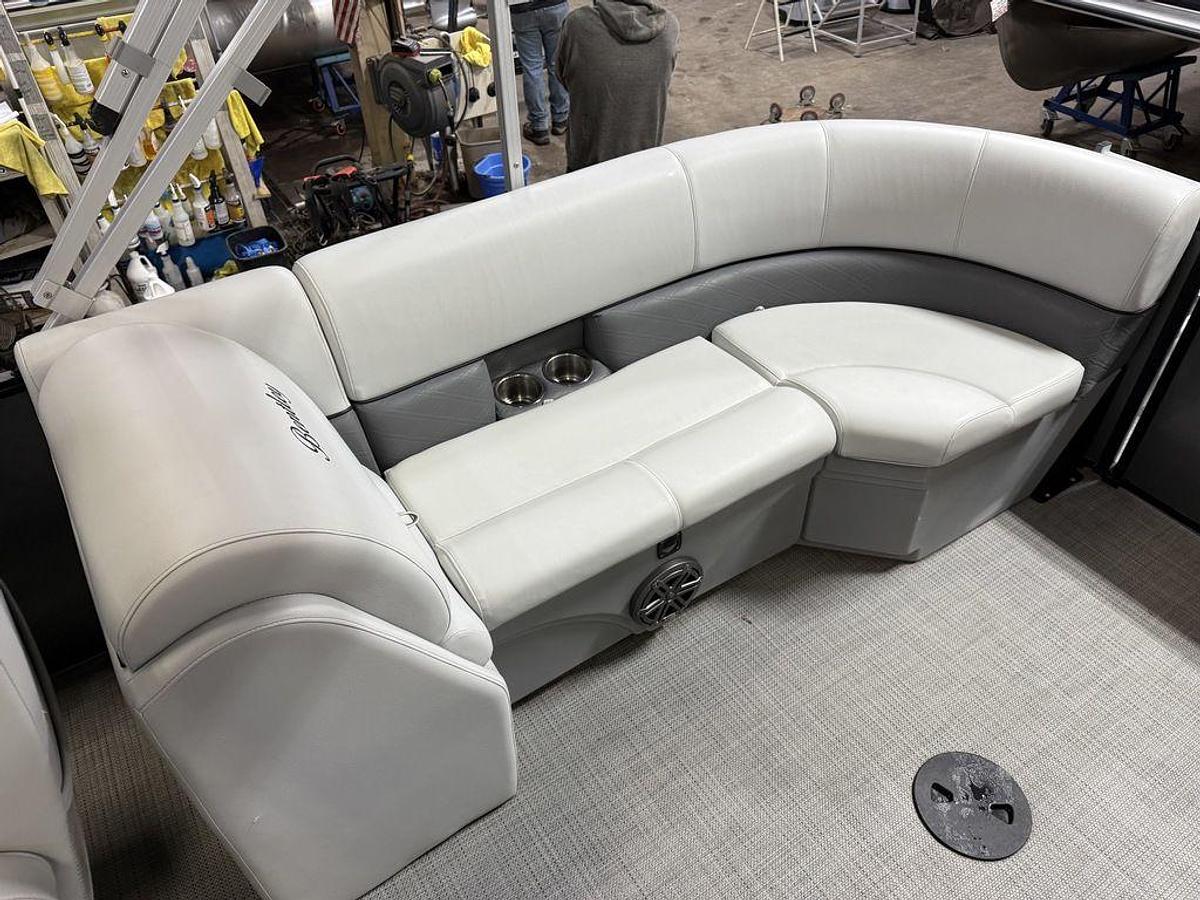Used 2020 Bentley Pontoons Legacy 223 Navigator Quad Lounge Tritoon & Suzuki 140HP 4-Stroke EFI