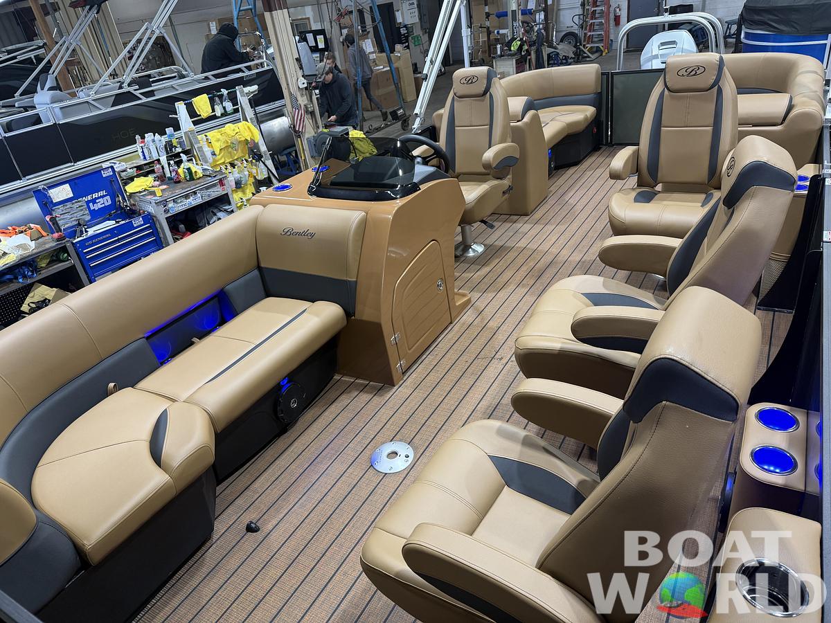 2026 Bentley Legacy 150HP 220 Navigator DL Quad Lounge $49995