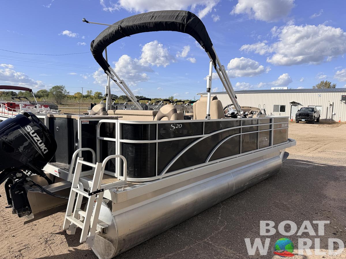 Used 2023 Bennington S20 F & 70HP Suzuki 4Stroke -$27,995