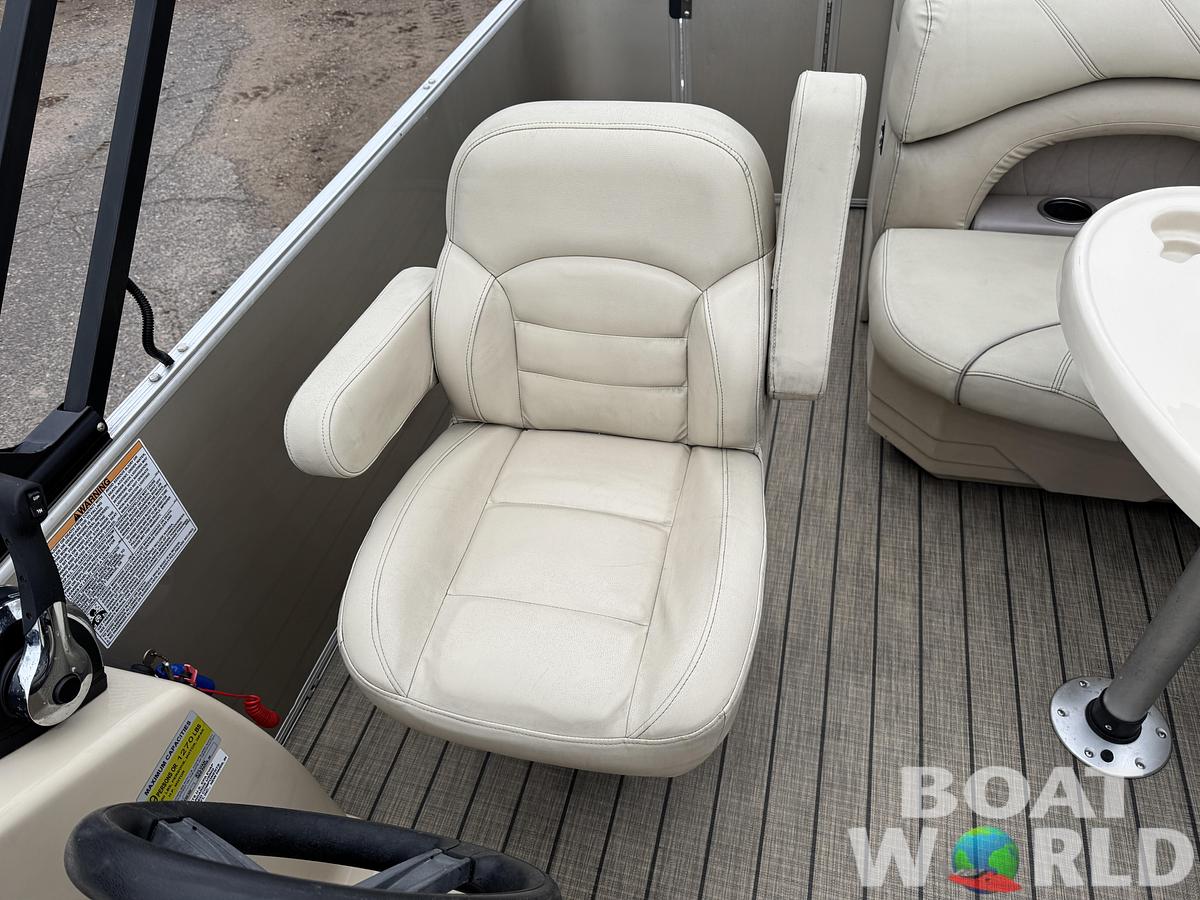 Used 2018 Sylvan Mirage 820 Cruise