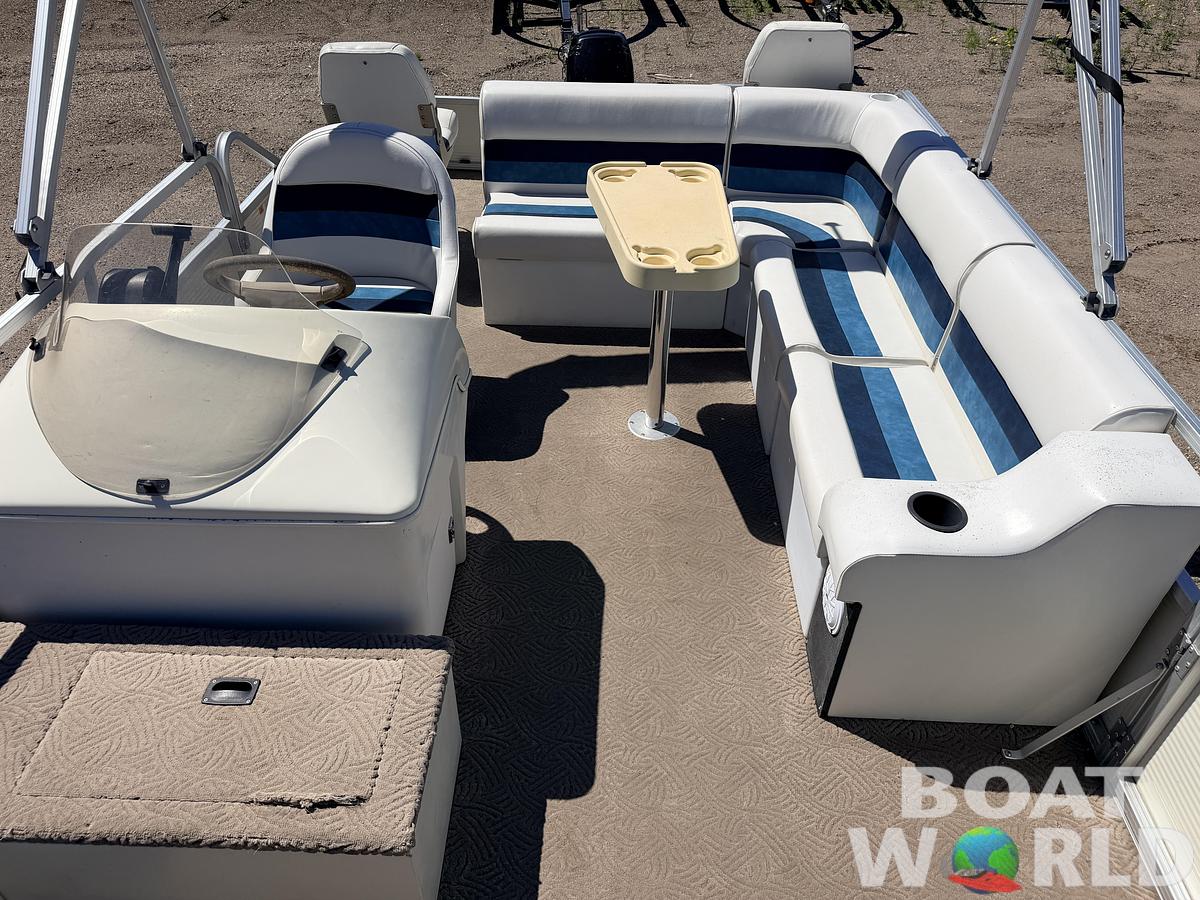 Used 2001 Lowe SunCruiser Trinidad 204 & 50HP Mercury 4Stroke -$11,995