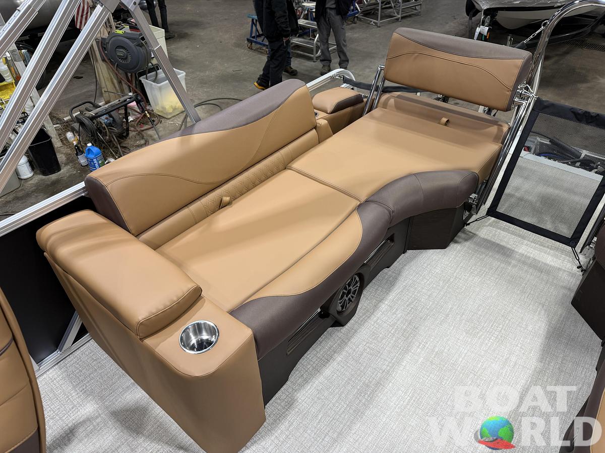 2026 Tahoe Pontoons LTZ 2385 Quad Lounge Shift SS