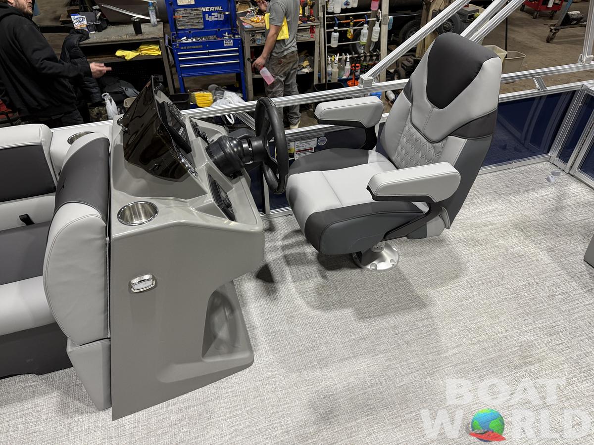 2026 Tahoe Sport VRB 2385 Swingback & 4-Stroke $34995