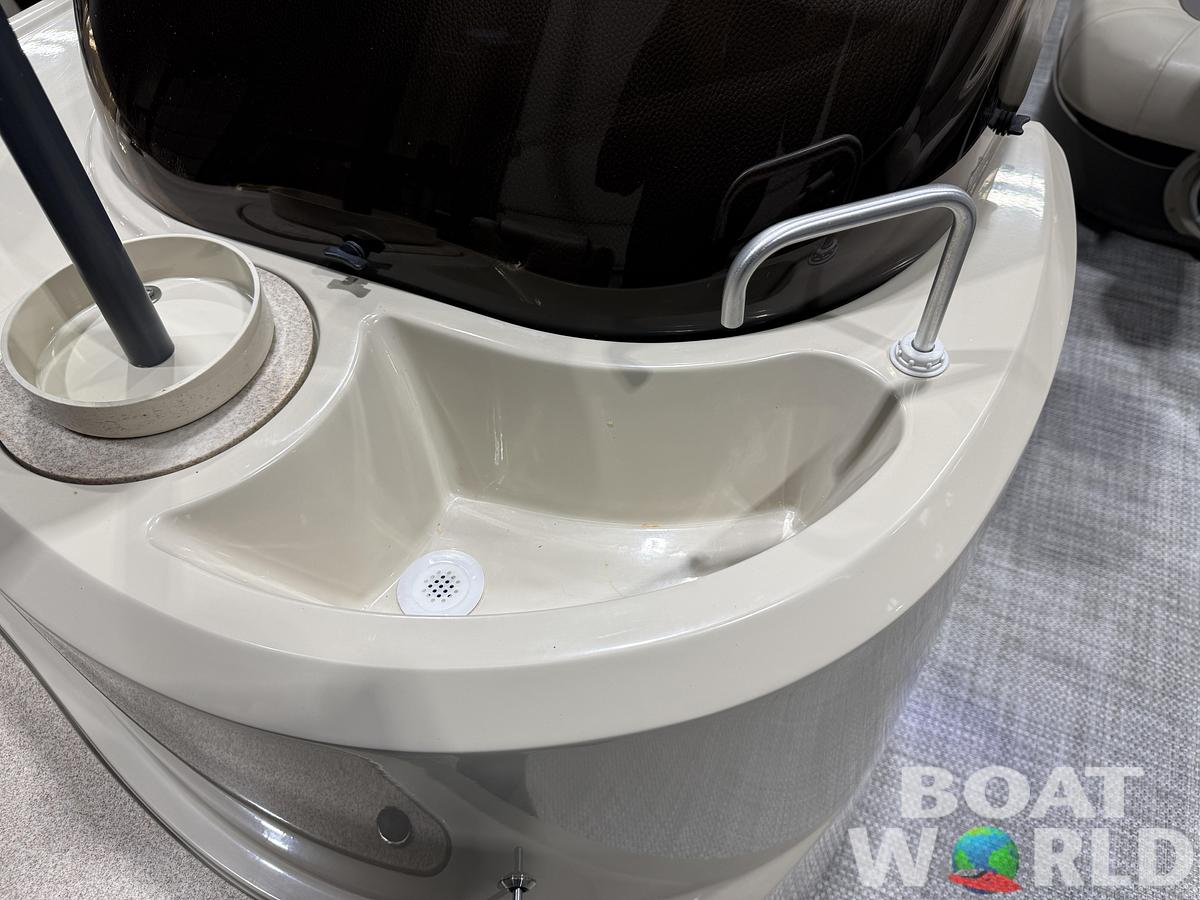 Used 2016 Premier 220 Castaway