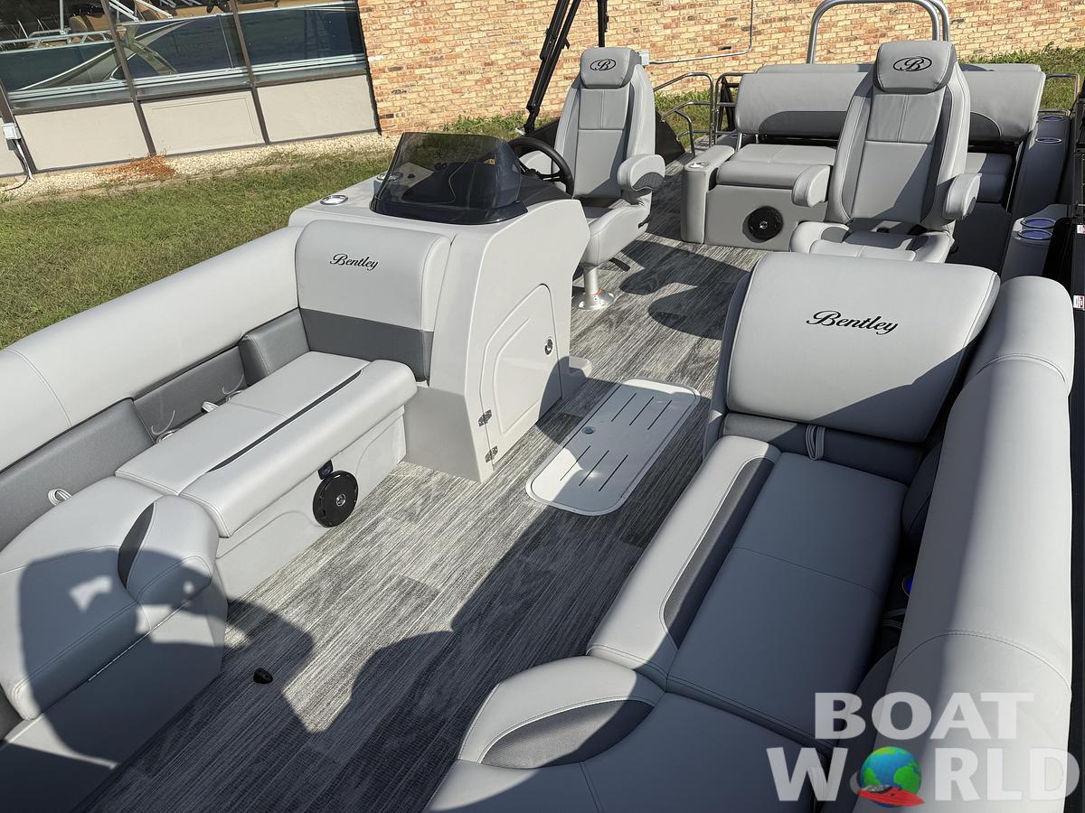 2026 Bentley Pontoons Legacy 223 Swingback Tritoon & Honda 4-Stroke EFI
